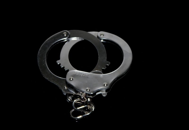 handcuffs-1078871_1920